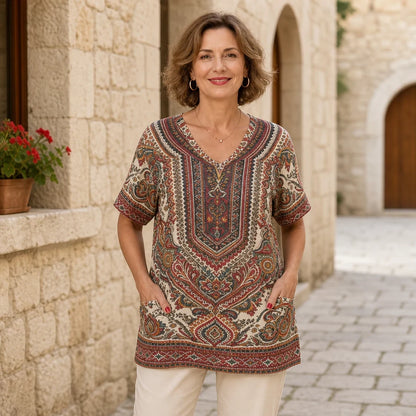 🌺✨S–5XL! 【Novinka léto 2026】Dámské tričko z čisté bavlny s výstřihem do V a 3D květinovým potiskem, volný střih s bočními kapsami, 7 barev