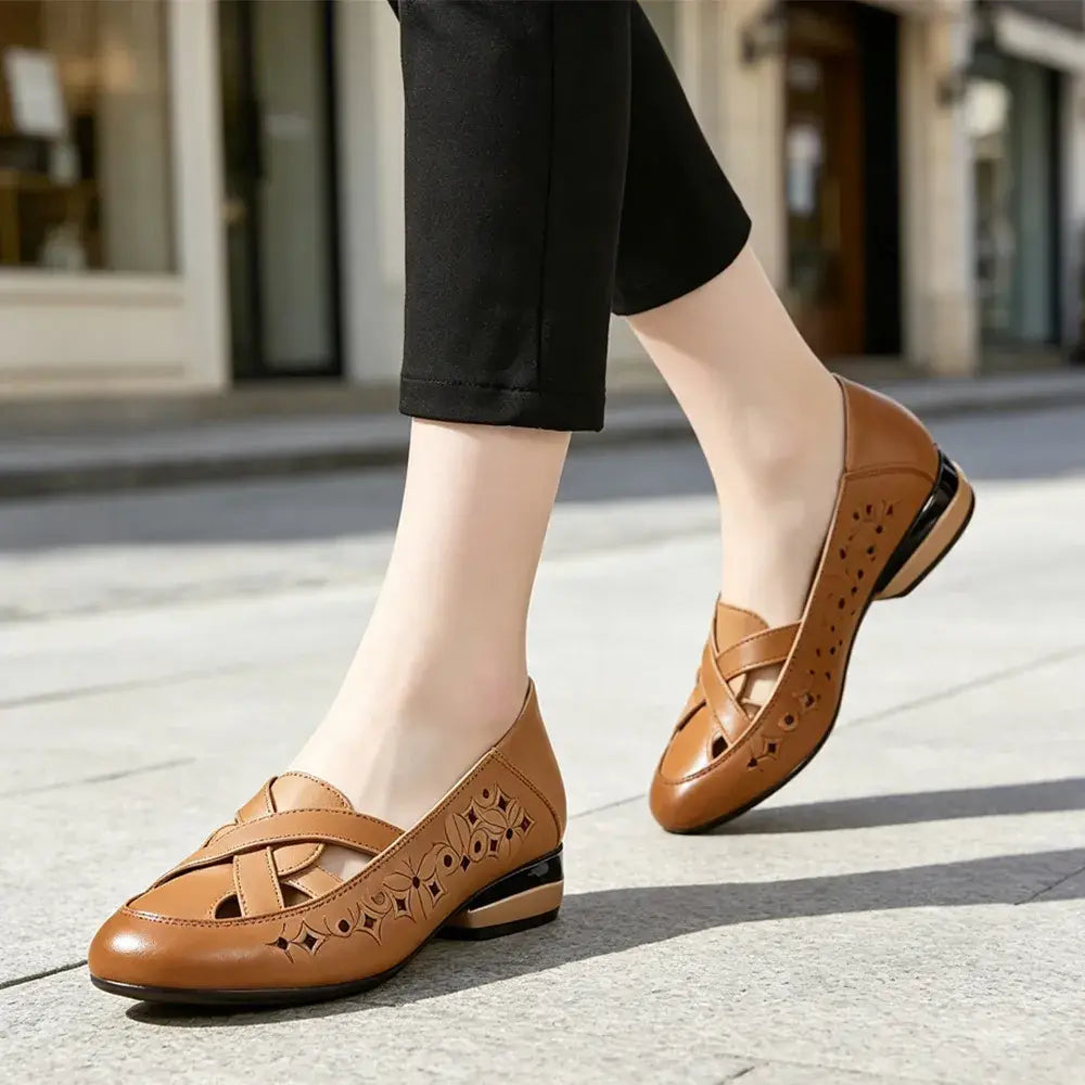 🔥🚶‍♀️【35-40】2026 Nové dámské sandály, kulatá špička, pravá kůže, nízký podpatek