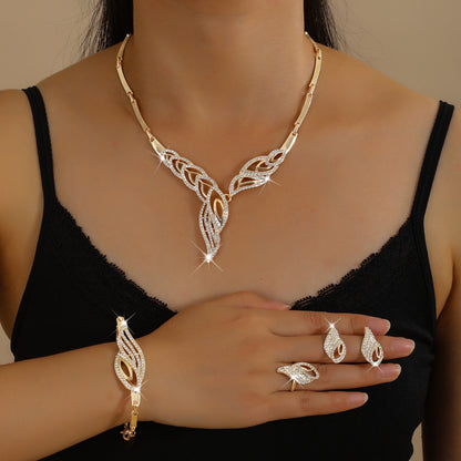 💖🔥【Prsten + Náramek + Náušnice + Náhrdelník】✨Sada šperků v bohémském stylu, kreativní a jedinečná, minimalistická.