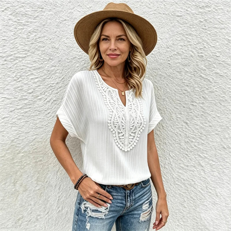 👚💗[S-2XL]Elegantní letní halenka s krajkovou výšivkou a výstřihem do V – měkký skládaný materiál, vysoce prodyšný a příjemný na dotek